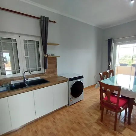 Xheka Apartment *